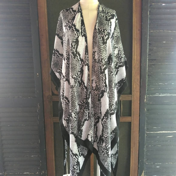 Styliné Snake Print Kimono (NWT) - Picture 2 of 7